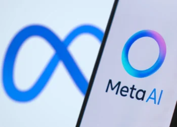 Logo da Meta AI, a IA do WhatsApp, aparece na tela de um celular.