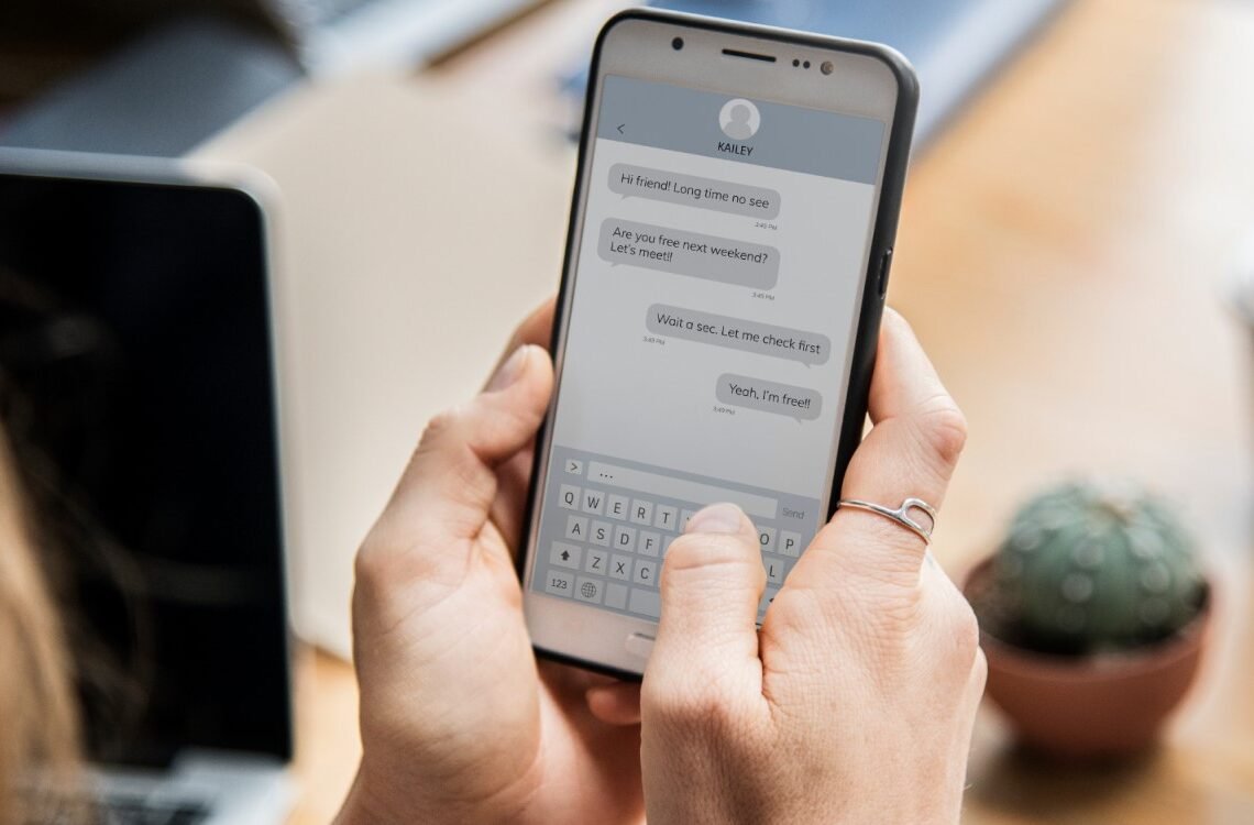 Hoje em dia trocar mensagens é algo banal, mas um dia isso já foi algo inimaginável - Imagem: Freepik/reprodução