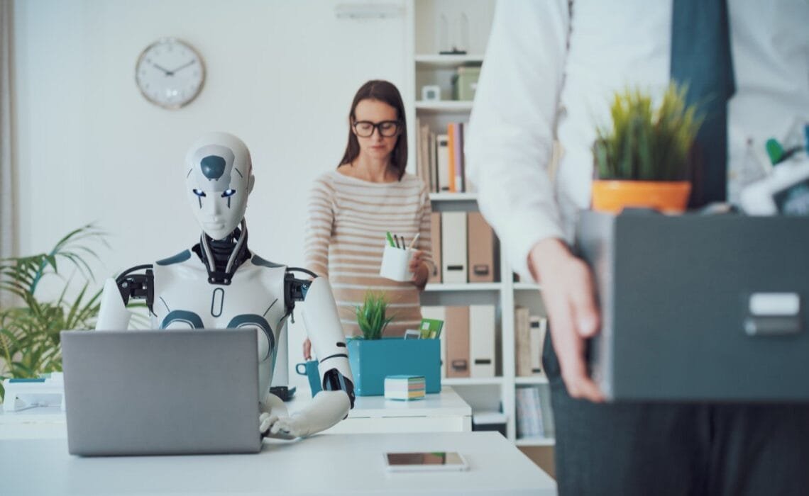 Muitos postos de trabalho têm sido preenchidos por sistemas automatizados. Imagem: Freepik/reprodução