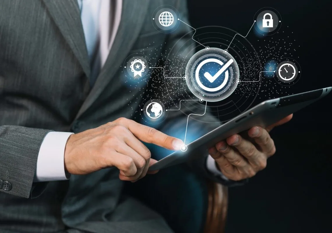 O uso de VPNs, proxies e firewalls fortalece uma indispensável rede integrada de segurança digital. Imagem: Freepik/reprodução
