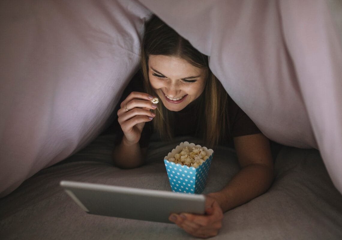 O streaming se tornou uma das mais populares formas de entretenimento modernas. Imagem: Freepik/reprodução